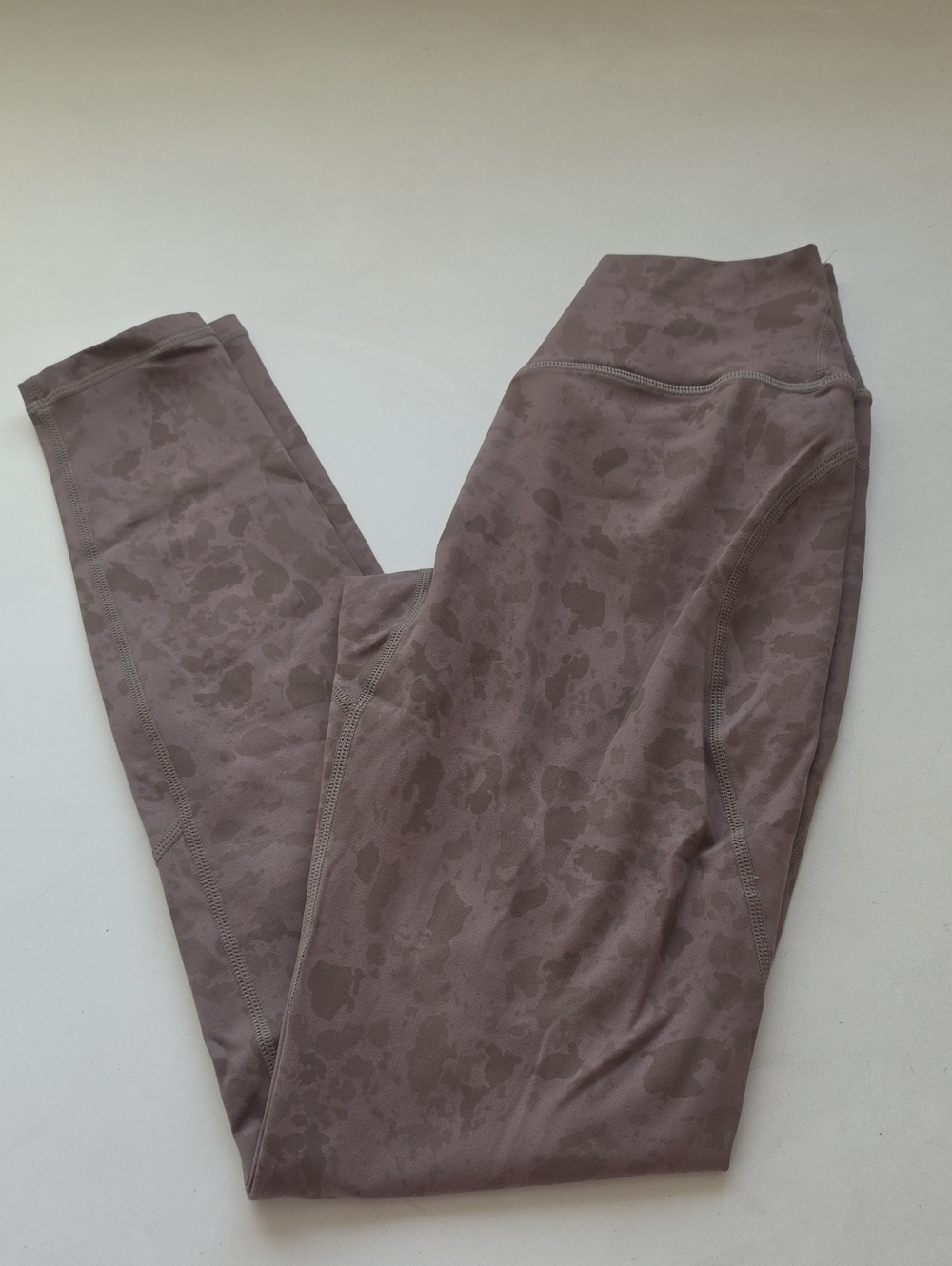 Alphalete Surface Power Leggings In Pebble Print Mocha.